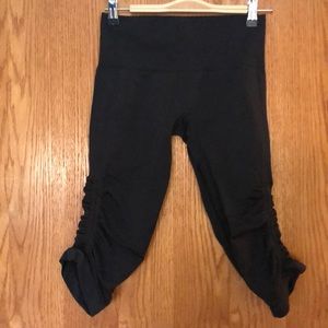 Lululemon ruched capris